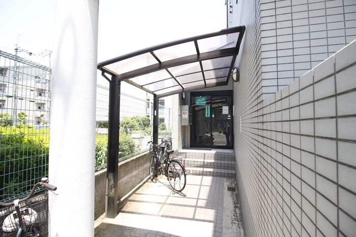 パルティ－ル御陵の駐輪場