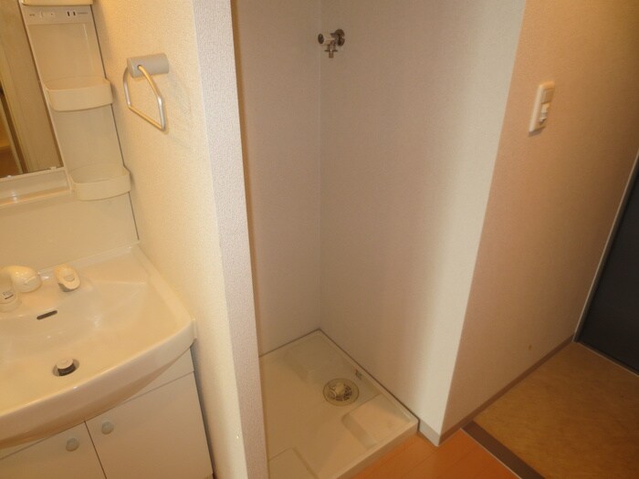 物件内観写真10　(洗濯機置場)