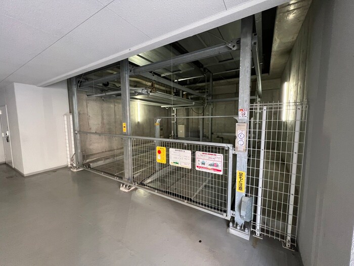 物件外観写真5　(駐車場)