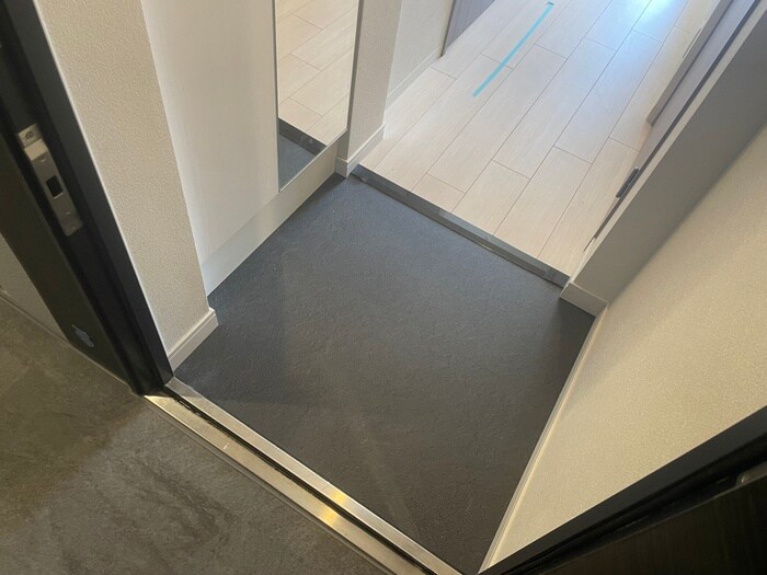 物件内観写真12　(玄関)