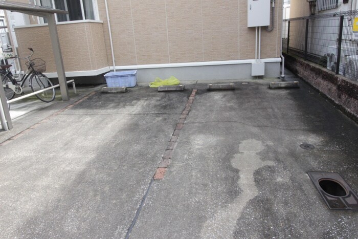 物件外観写真3　(駐輪場)