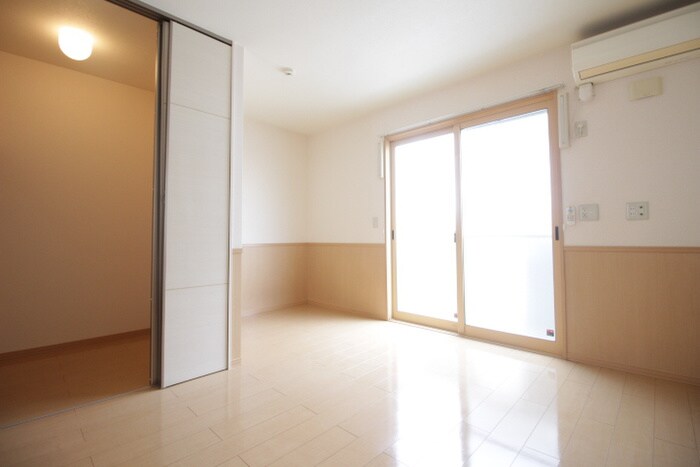 物件内観写真10　(居室)