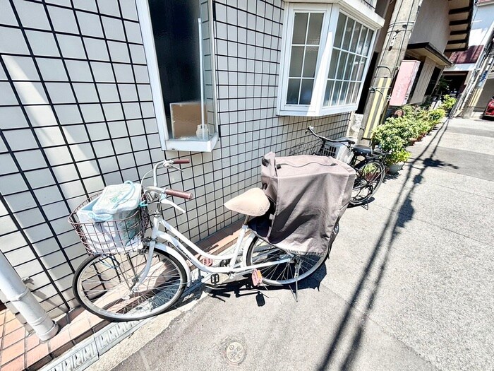 物件外観写真3　(駐輪場)