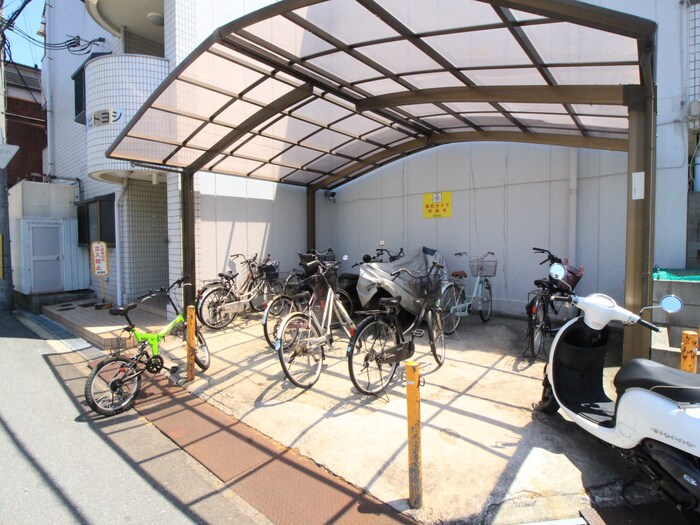 物件外観写真5　(駐輪場)