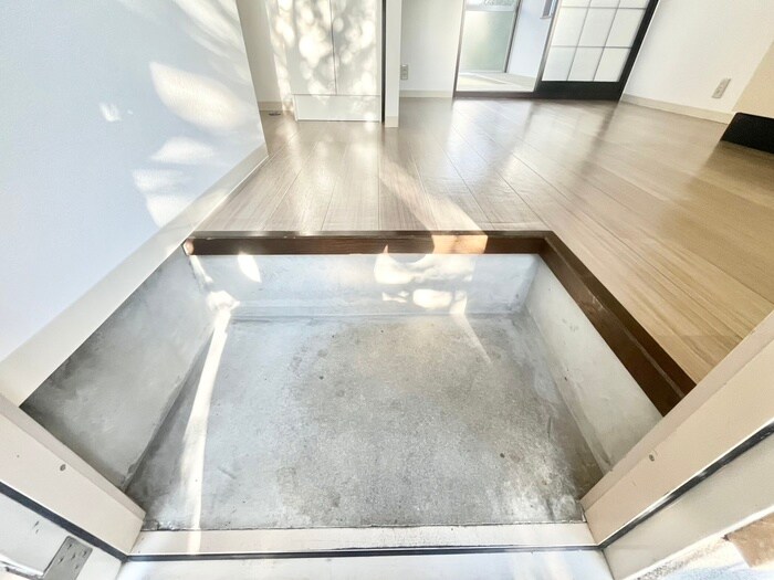 物件内観写真12　(玄関)