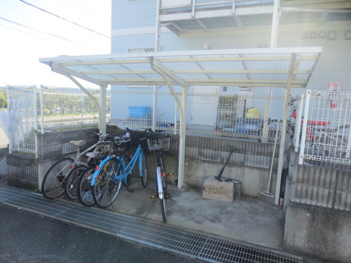 物件外観写真2　(駐輪場)
