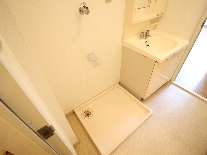 物件内観写真15　(洗濯機置場)