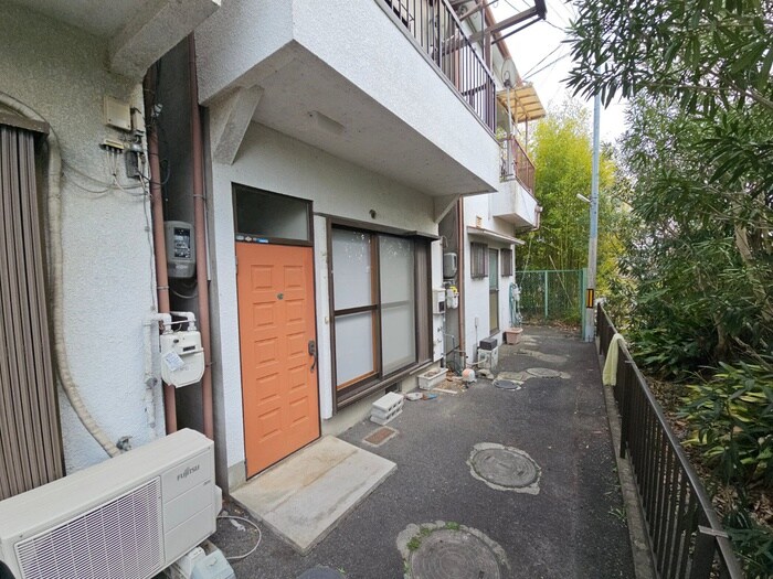 物件外観写真1　(エントランス部分)