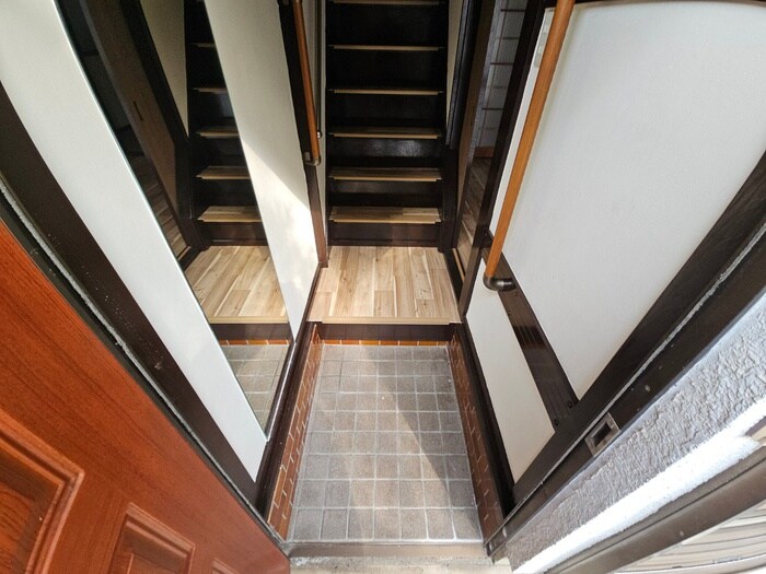 物件内観写真13　(玄関)