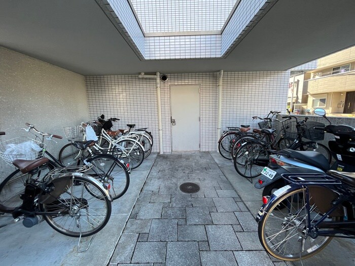 物件外観写真5　(駐輪場)