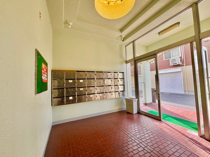 物件外観写真2　(エントランス部分)