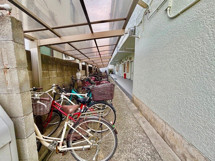 物件外観写真5　(駐輪場)