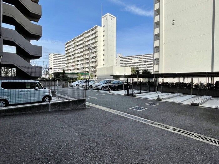 物件外観写真5　(駐車場)