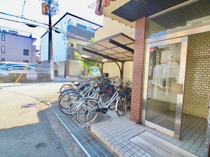 物件外観写真3　(駐輪場)