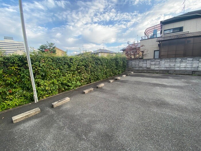物件外観写真6　(駐車場)