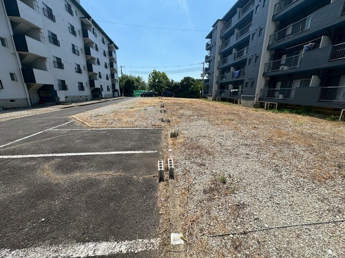 物件外観写真5　(駐車場)