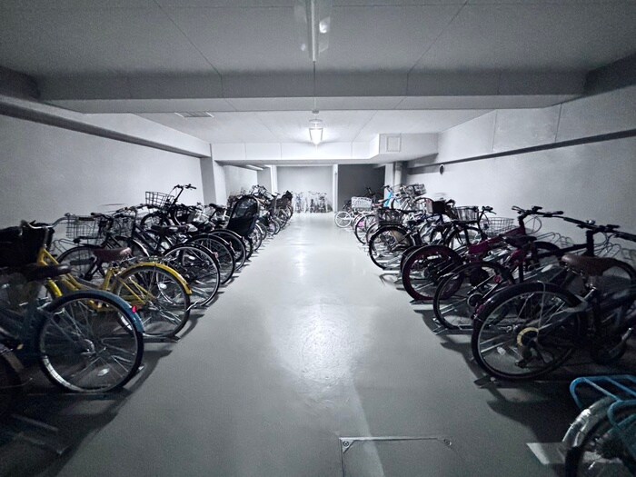 物件外観写真3　(駐輪場)