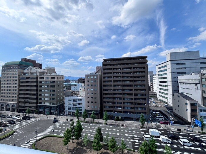 物件内観写真16　(室内からの展望)