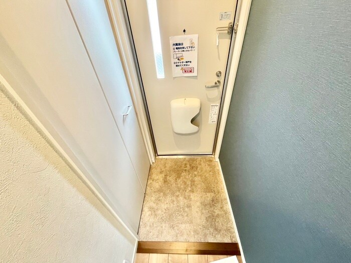 物件内観写真8　(玄関)