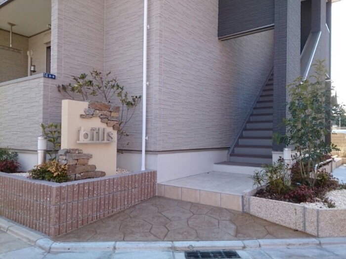 物件外観写真2　(エントランス部分)