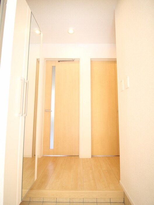 物件内観写真7　(玄関)