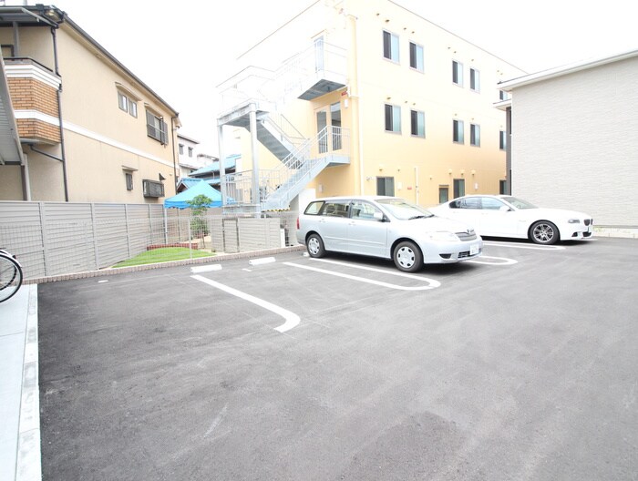 物件外観写真6　(駐車場)