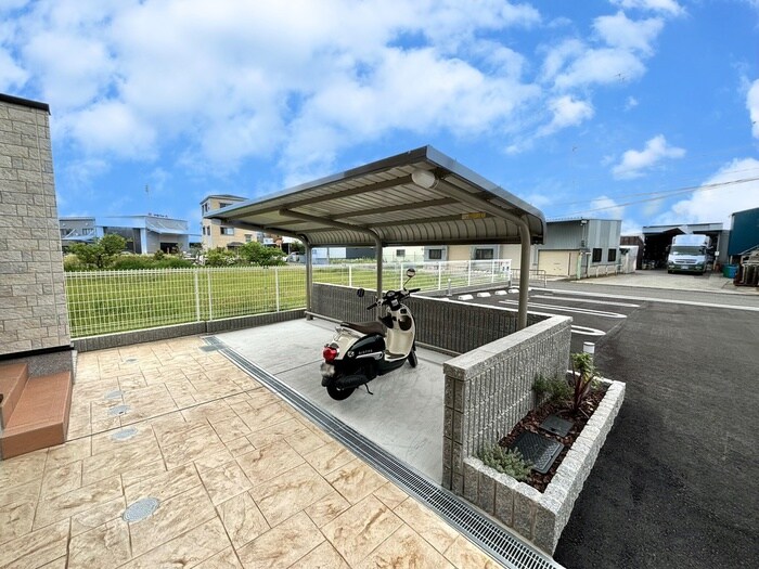 物件外観写真2　(駐輪場)