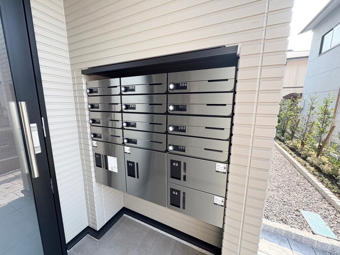 物件外観写真4　(エントランス部分)