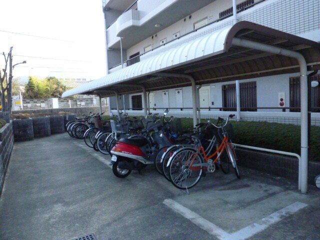 物件外観写真4　(駐輪場)