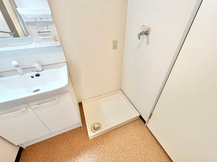 物件内観写真16　(洗濯機置場)