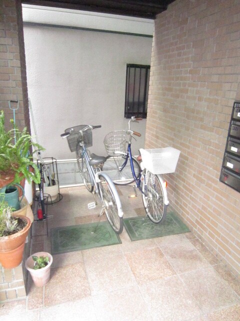 物件外観写真3　(駐輪場)