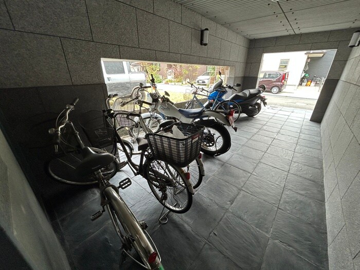 物件外観写真3　(駐輪場)