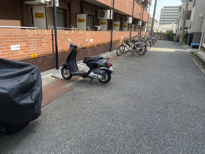 物件外観写真3　(駐輪場)