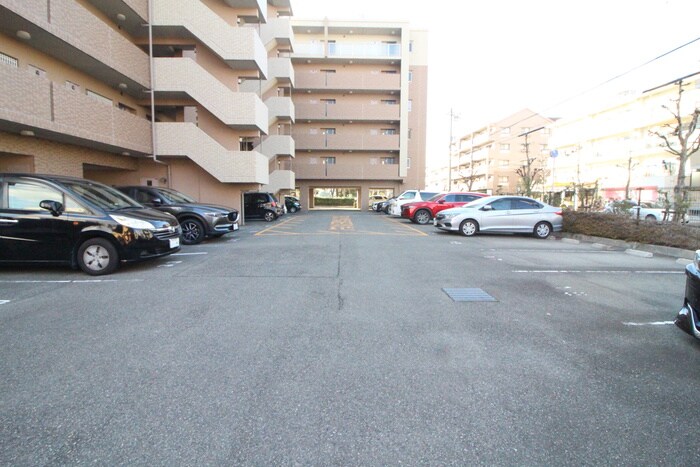 物件外観写真6　(駐車場)