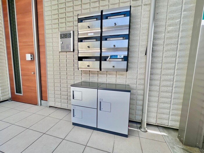 物件外観写真3　(エントランス部分)