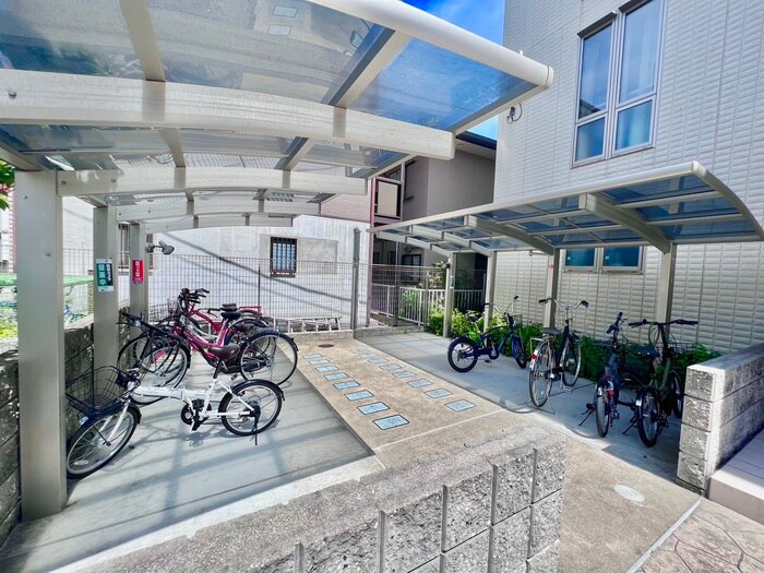 物件外観写真5　(駐輪場)