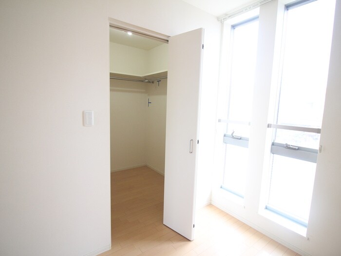 物件内観写真15　(収納)