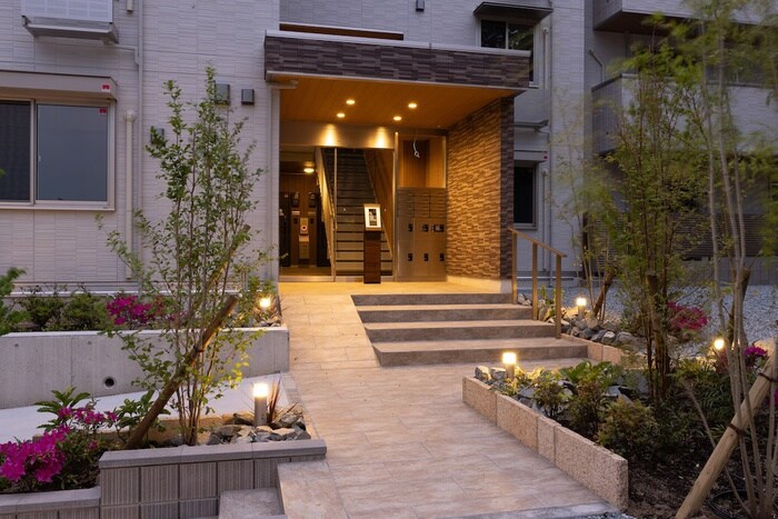 物件外観写真3　(エントランス部分)