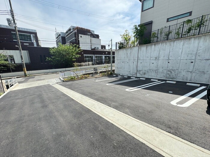 物件外観写真5　(駐車場)