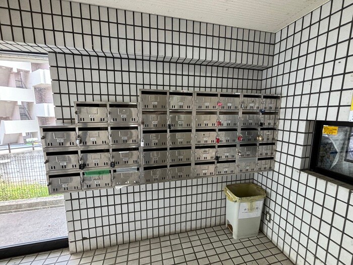 物件外観写真6　(エントランス部分)