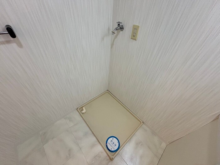 物件内観写真16　(洗濯機置場)