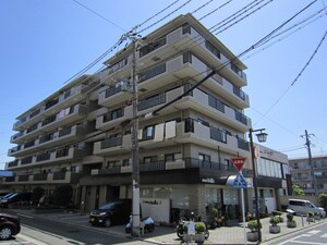 グランドム－ル城陽外観写真