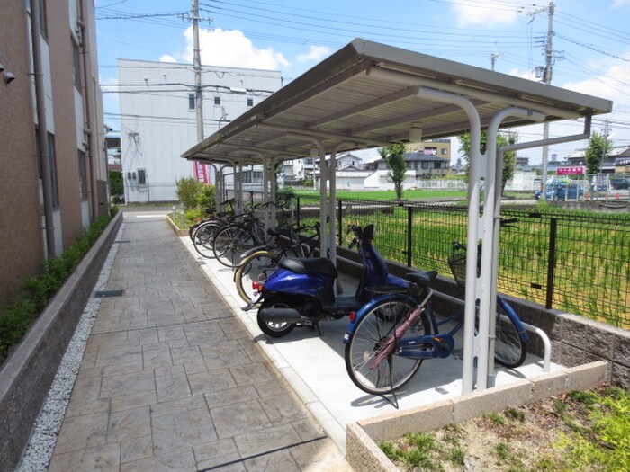 物件外観写真3　(駐輪場)