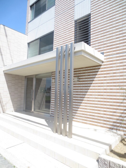 物件外観写真5　(エントランス部分)