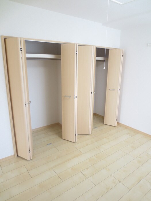 物件内観写真12　(収納)