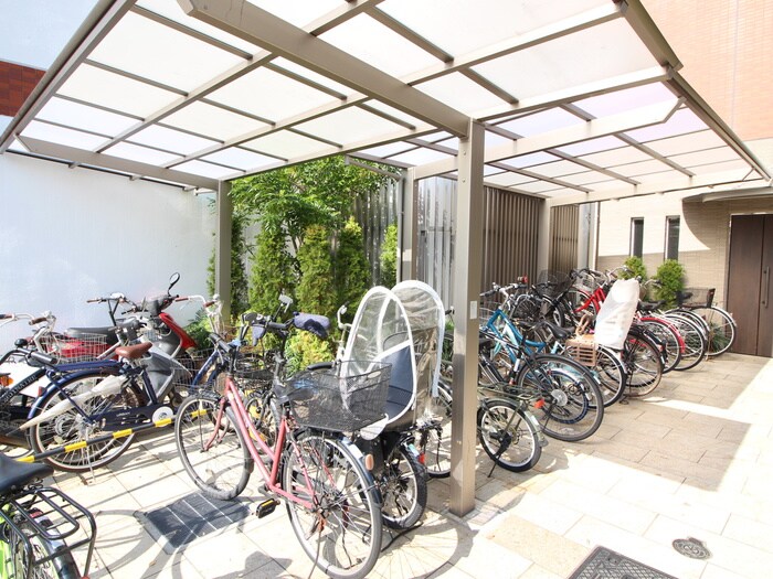 物件外観写真2　(駐輪場)