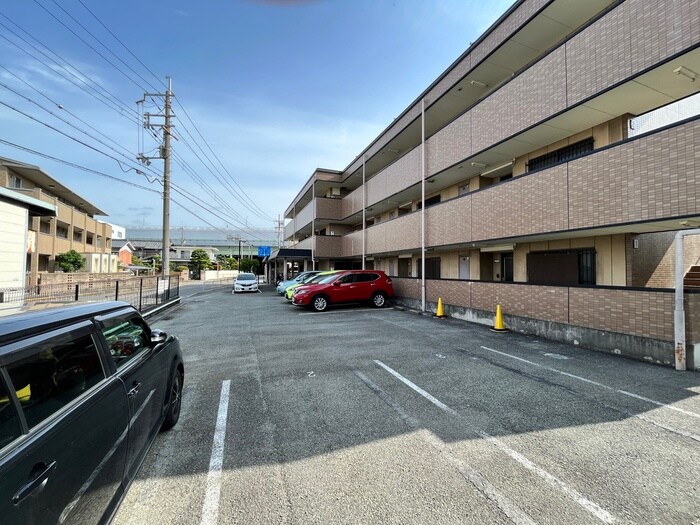 物件外観写真3　(駐車場)