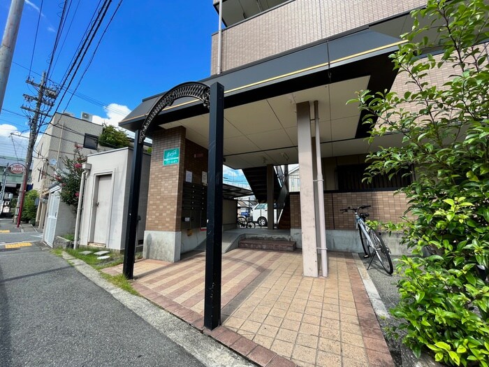 物件外観写真5　(エントランス部分)