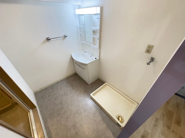 物件内観写真12　(洗濯機置場)