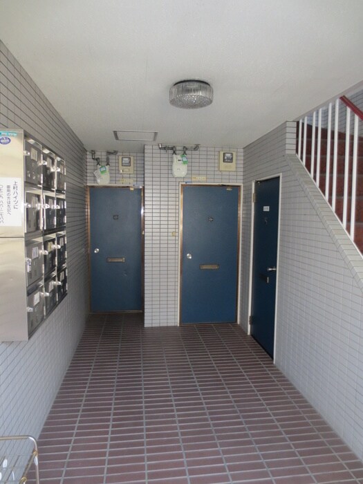 物件外観写真6　(エントランス部分)